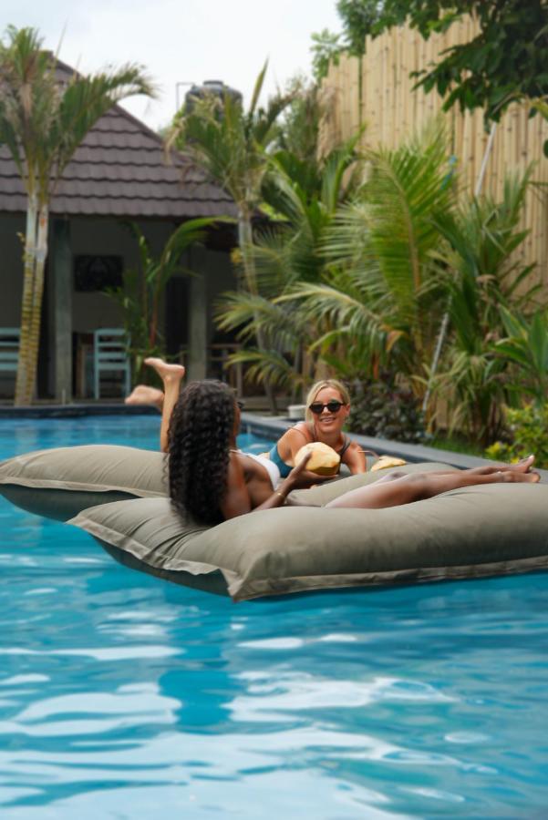 Hotel Copacabana Gili Air Extérieur photo